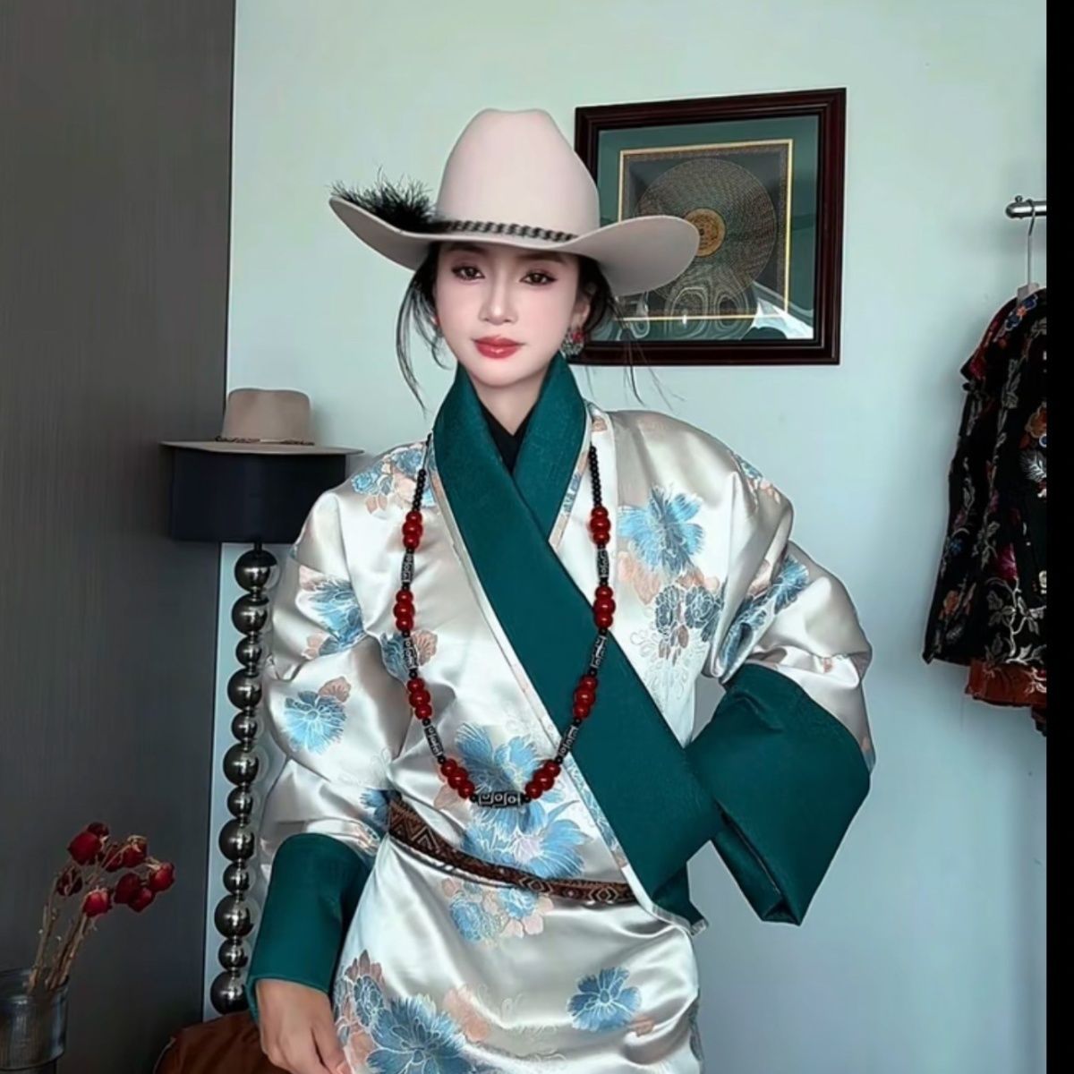 Ethnic Fashion Shoot - Новый женский тибетский костюм в стиле